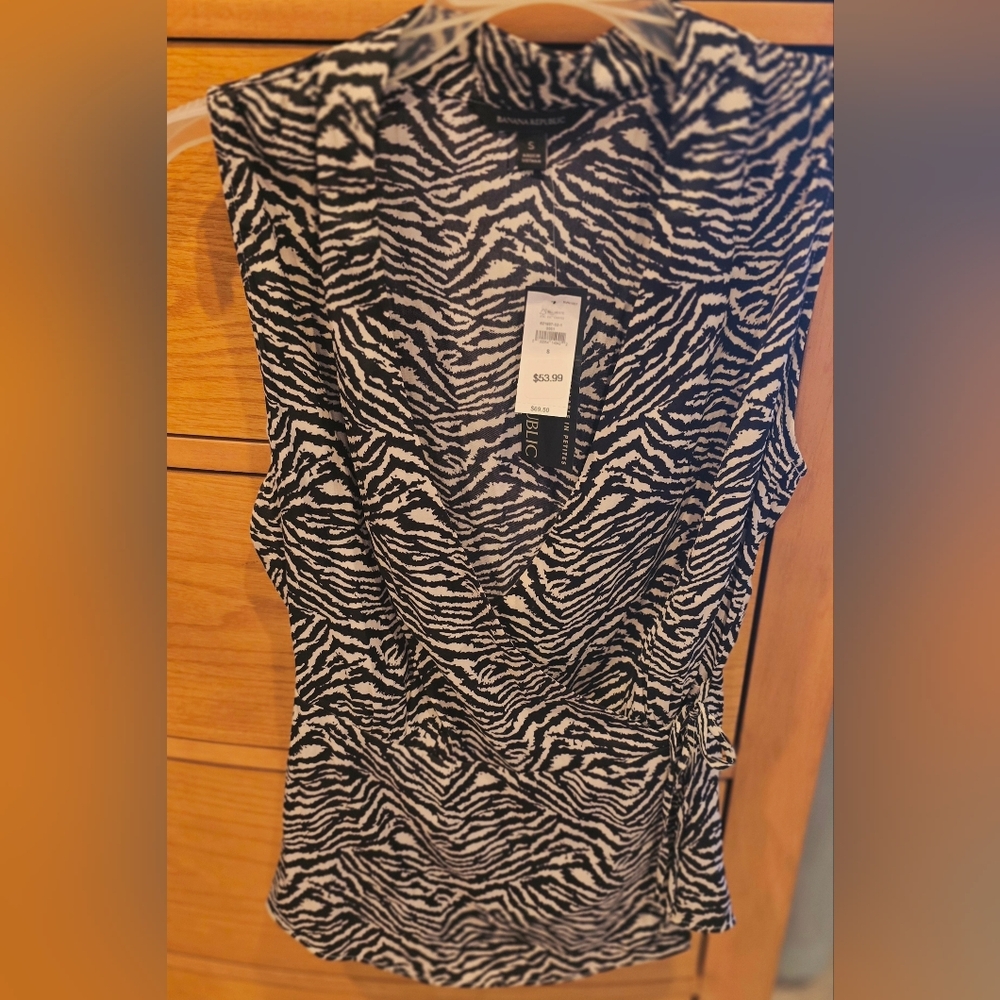 🦓 NWT Banana Republic Black and White Zebra Print Wrap-front Top, S
